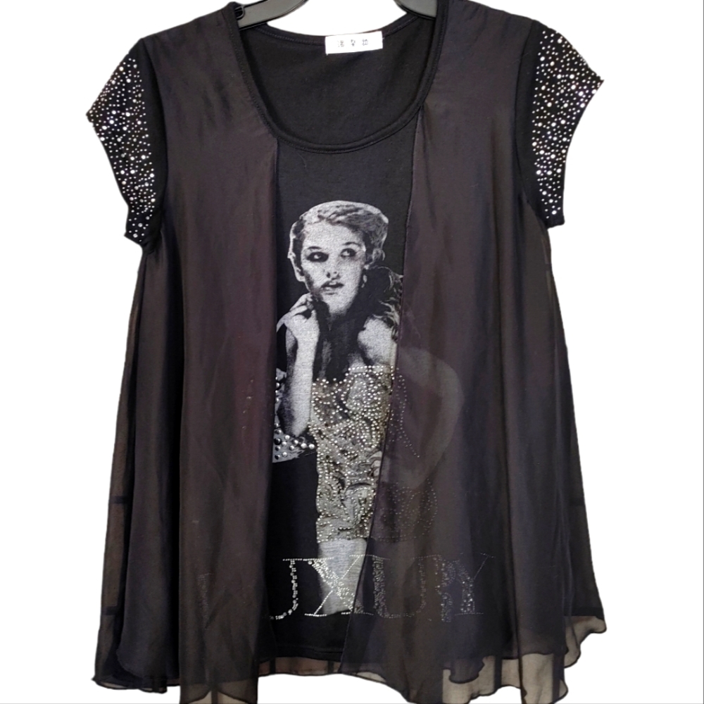 Luxury T-shirt w/Cape Size M